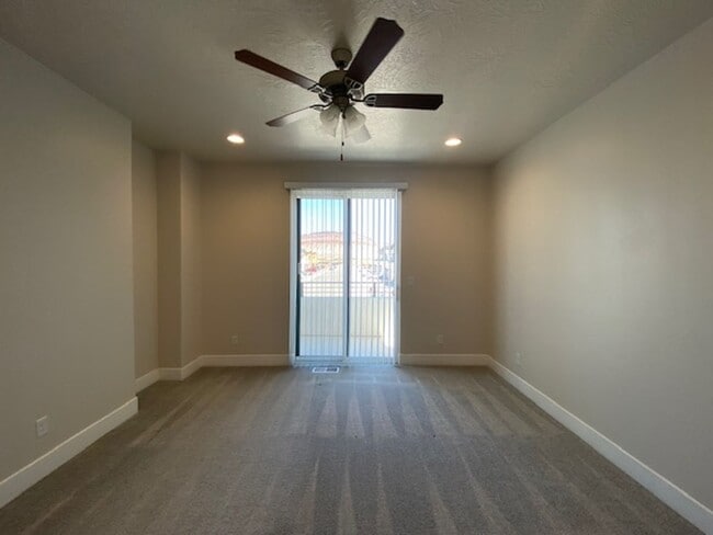 Photo - Beautiful 3 Bedroom Crimson Townhome