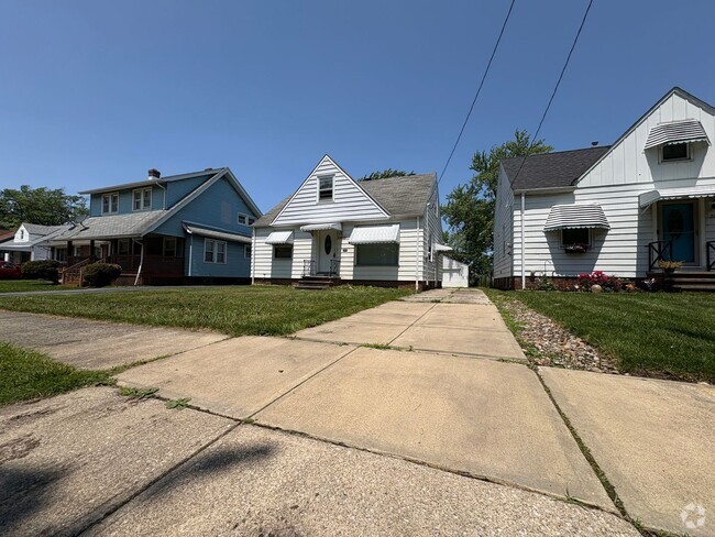 Building Photo - Completely Renovated 3 Bed - 2 Full Bath C... Rental