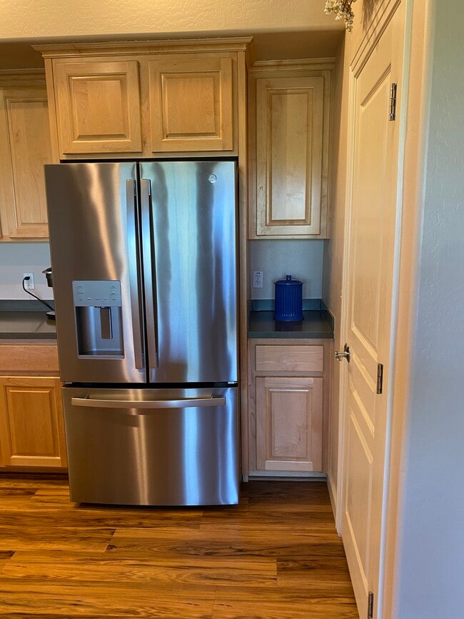 Stainless steel - 20750 N 87th St