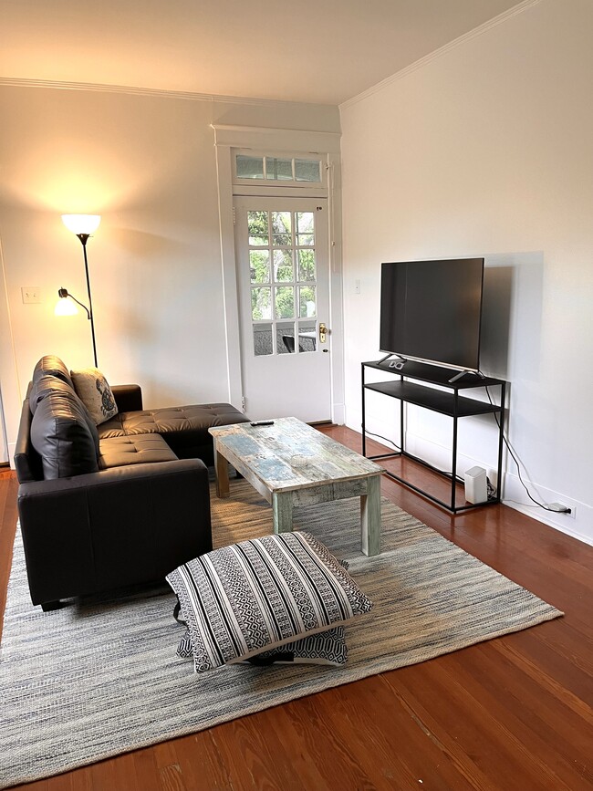 Furnished living room (2902) - 2900 Palmer Ave Unit 2902