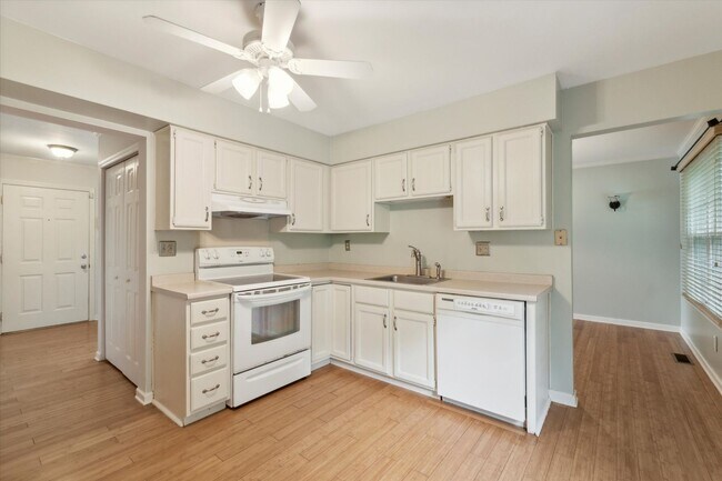 Photo - Single Family Home for Rent in Downingtown...