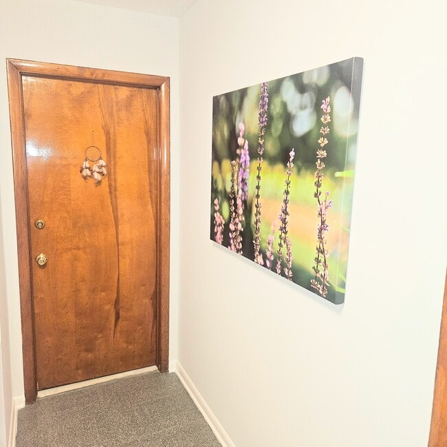 ENTRY - 109 Rockwell St Unit 2