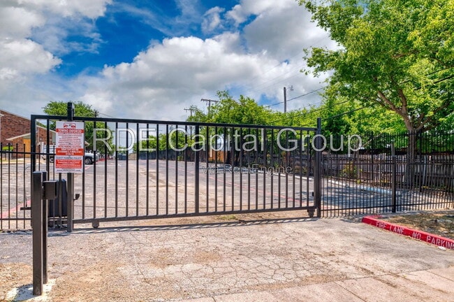Photo - 8045 W Elizabeth Ln Unit 222