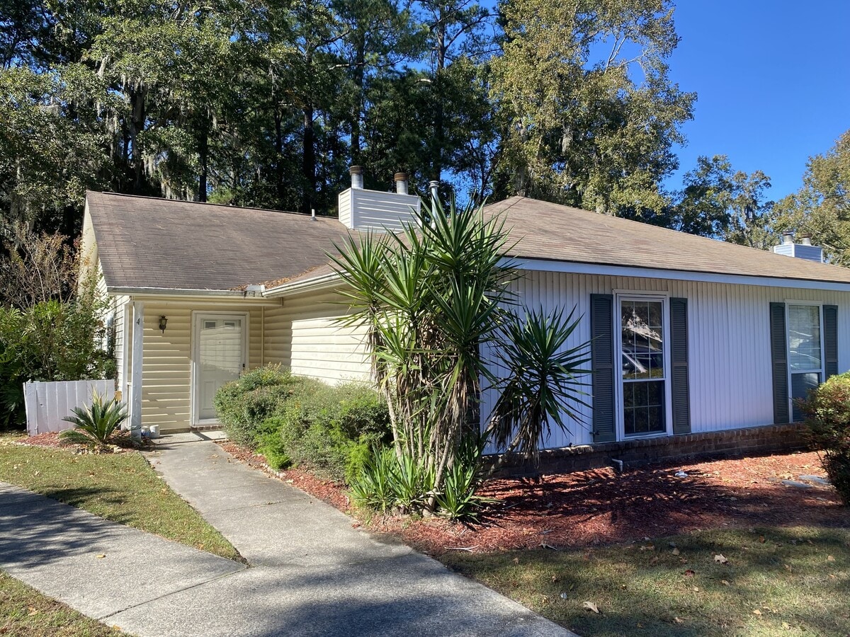 Photo - 1401 King George Blvd