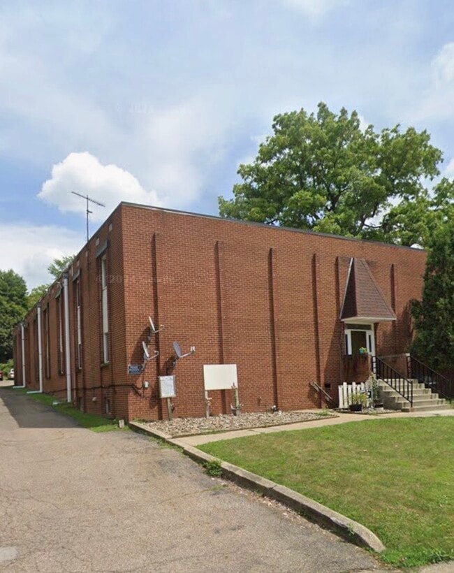 Building Photo - 1547 Benjamin Ct Unit 2015 newberry st apt12