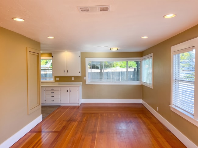 Photo - 2151 Fern St