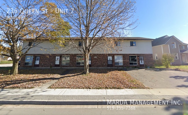 Building Photo - RENOVATED 2 BED/1 BATH TOWNHOUSE IN HARROW + HYDRO & WATER!