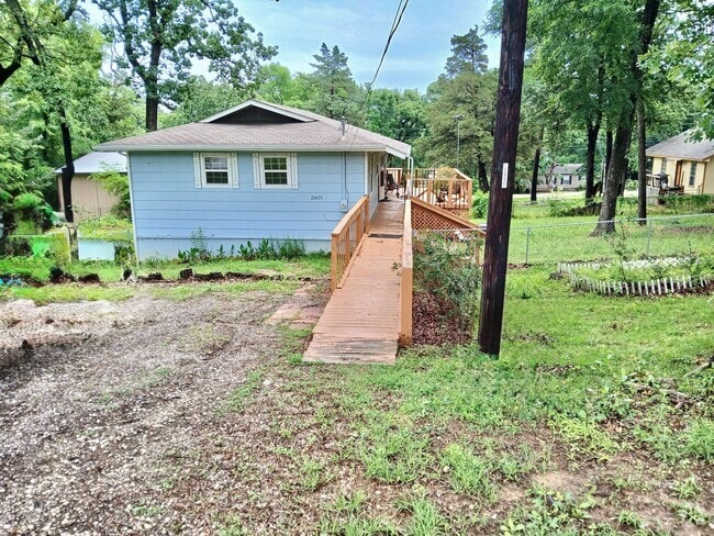 Building Photo - 22675 Lakeway Harbor Dr Rental