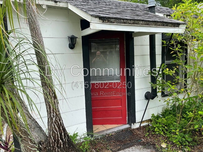 Building Photo - 1648 27th Ave N Unit 2