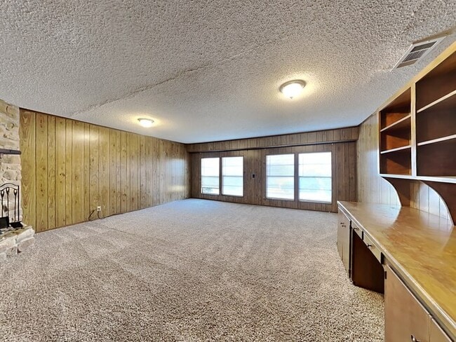 Photo - 206 Valencia Dr