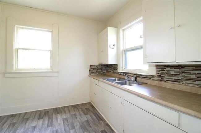 Photo - House For Rent 1280 Harrison St, Beaumont, TX 77701