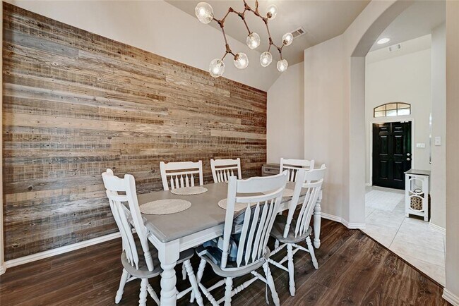 Photo - 2812 St Paul Rivera