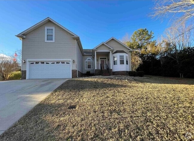 Building Photo - Beautiful Home Just Hit the Market