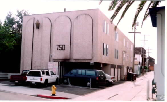 Photo - 750 Whiting Ct