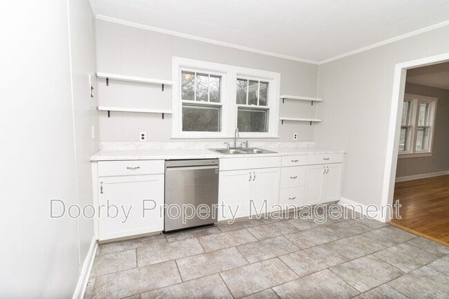 Photo - 640 Lupton Dr