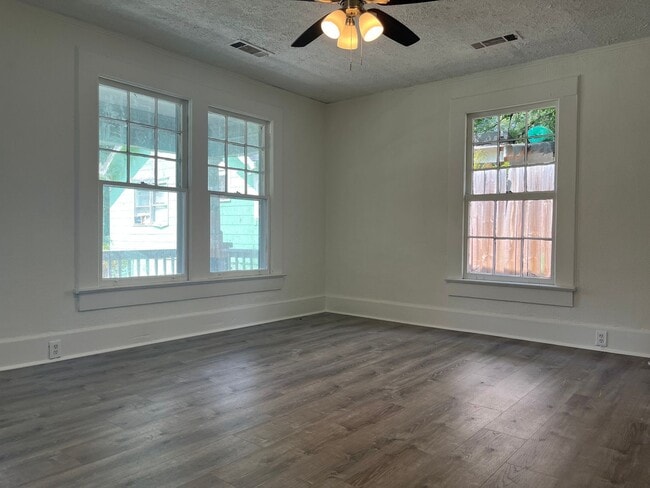 Photo - Spacious 2bd/1.5ba Home Minutes From W Mid...