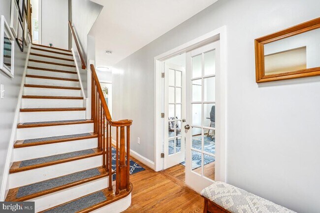 Photo - 7003 Wells Pkwy