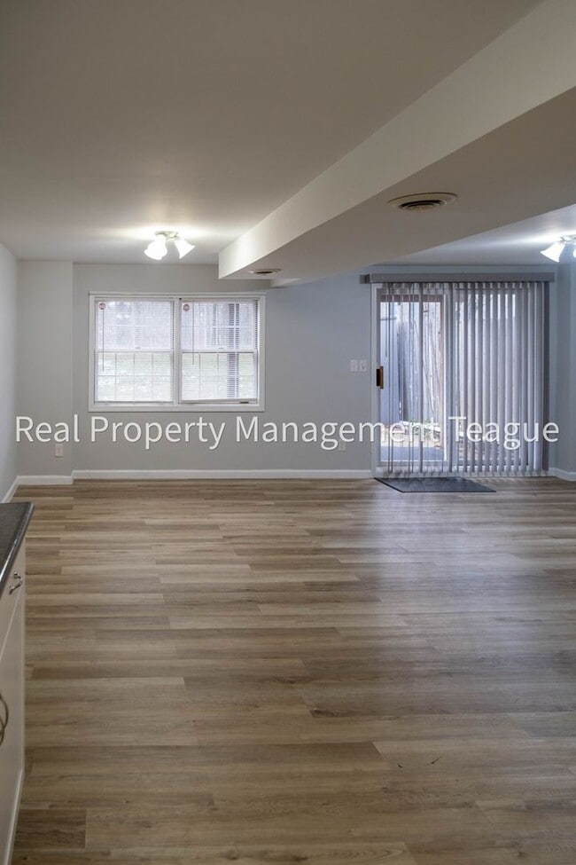 Building Photo - Heat and Utilities Paid by Owner!