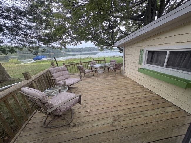 1353 N Cedar Lane Rd