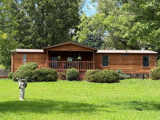 Building Photo - Move-In Ready 3/2 Home With Modern Upgrades & Country Charm