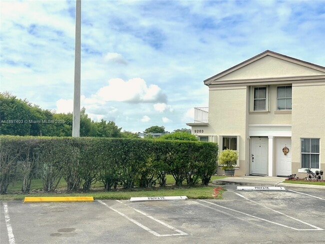 Photo - 9203 Fontainebleau Blvd Unidad 101