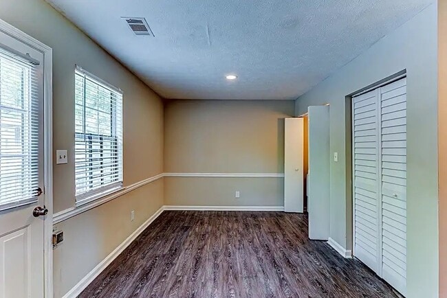 Photo - 3494 Creekview Pl