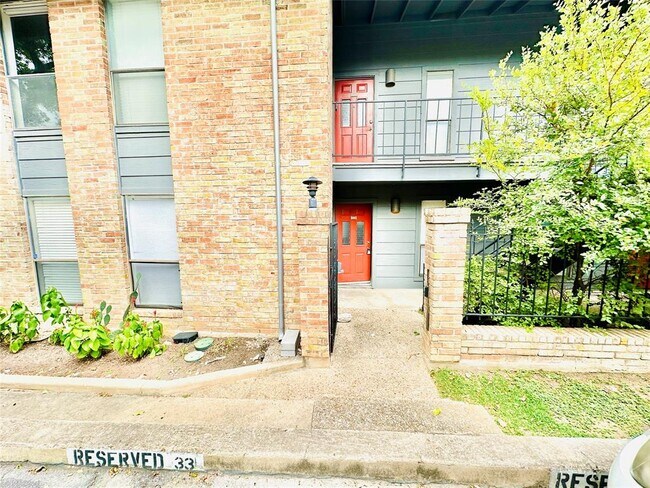 Building Photo - 1101 Hollow Creek Dr Unit 2102
