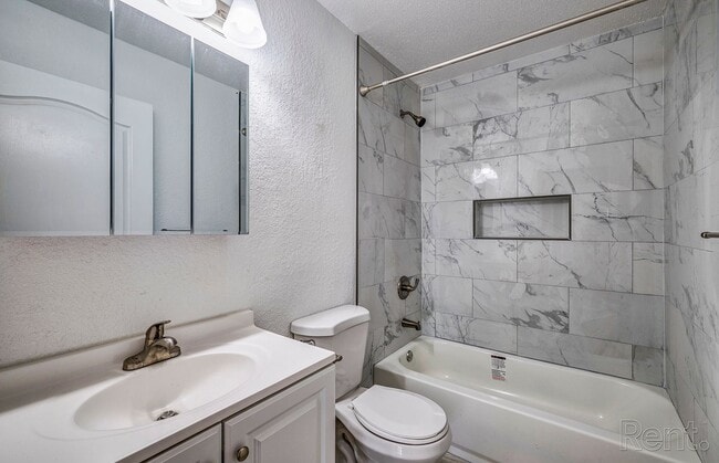 Photo - Everest Gardens