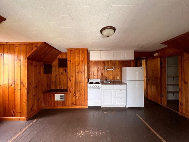 Photo - 167 E Seventeenth St