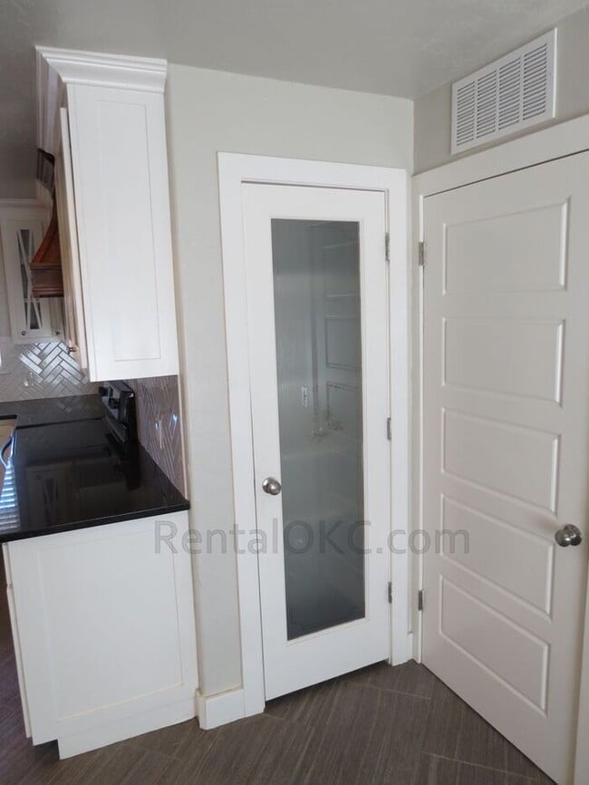 Photo - FANTASTIC - Corner Property, Open Plan, Gorgeous Kitchen - 3/2.5