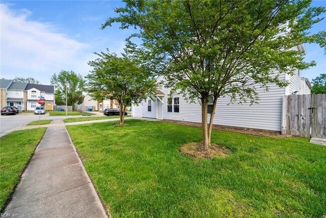 Photo - End unit Townhome in the heart of Chesapeake! Available Late July