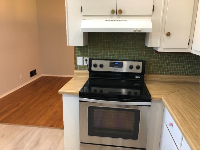 Photo - 1104 Lynmoor Dr NE