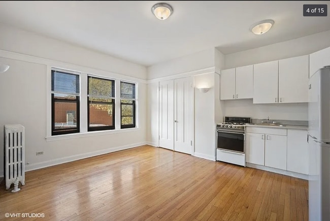 Photo - 820 W Waveland Ave