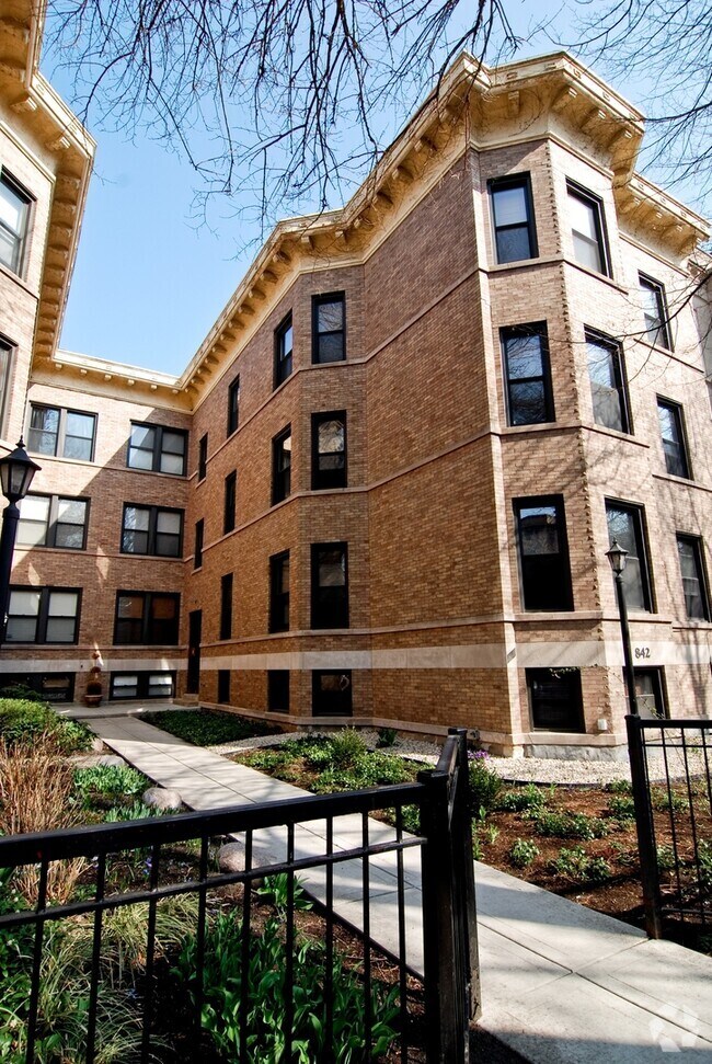 Building Photo - 842 W Newport Ave Unit 1N Rental