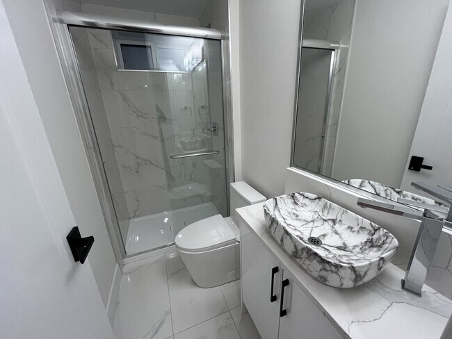 4653 Pender St Unit Bsmt A (South)