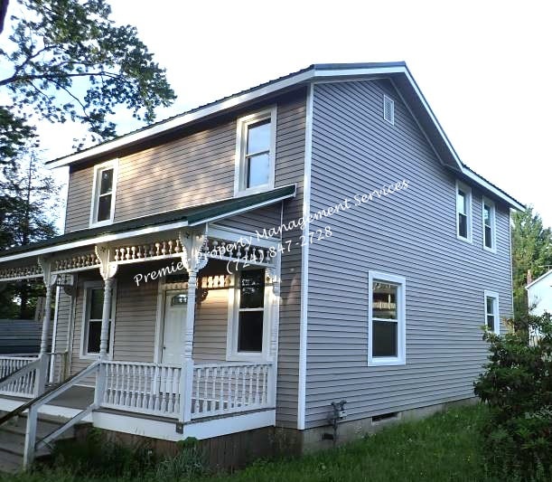 Photo - 1129 Main St