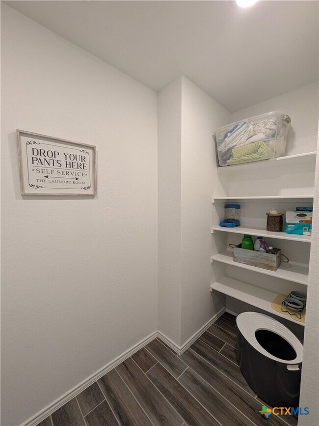 Photo - 118 Canopy Oak Rd