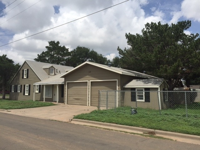 Photo - Awesome 4 or 5 bedroom/ 2 bathroom /4 car garage