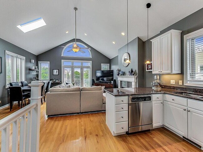 Photo - "Charming 2-Bed, 2-Bath Gem in Vibrant Chicago Locale – Your Perfect Urban Retreat!"