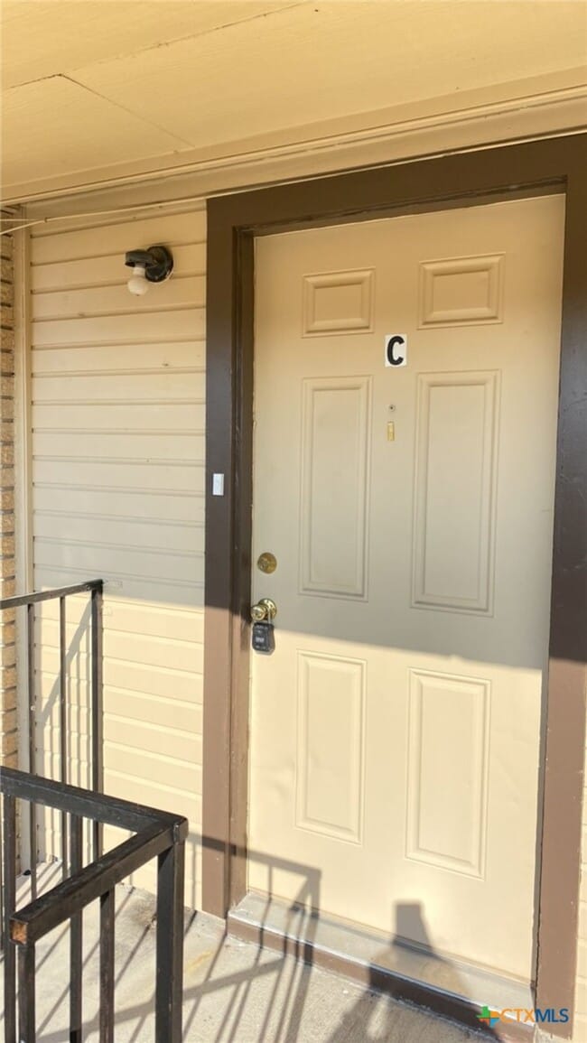 Building Photo - 303 North Dr Unit C