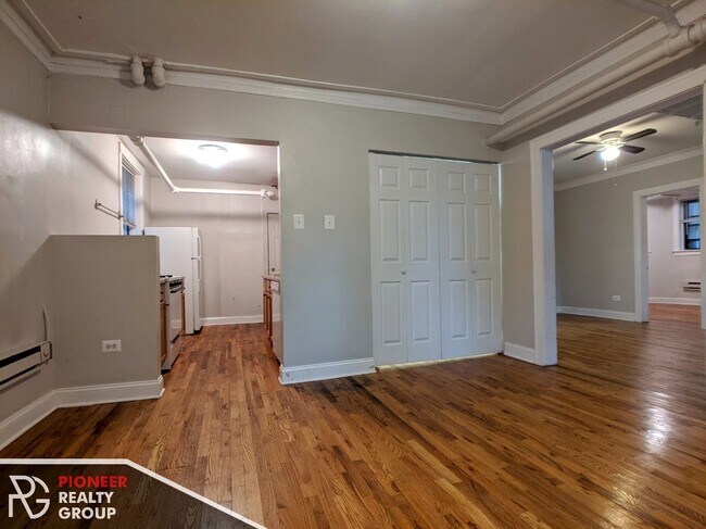 Photo - 3837 N Greenview Ave Unit 3839-Garden