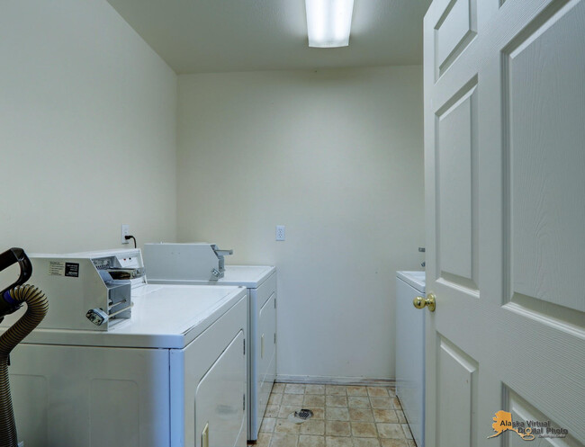 Building Photo - 5645 E Beaver Ave Unit F Rental