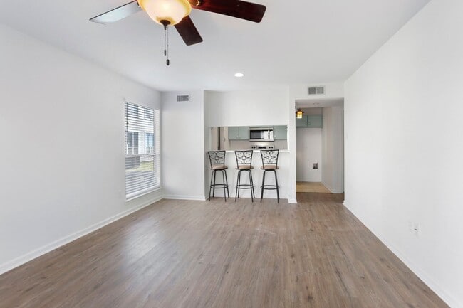 Photo - LSU 1 Bedroom UPDATED Condo for Lease