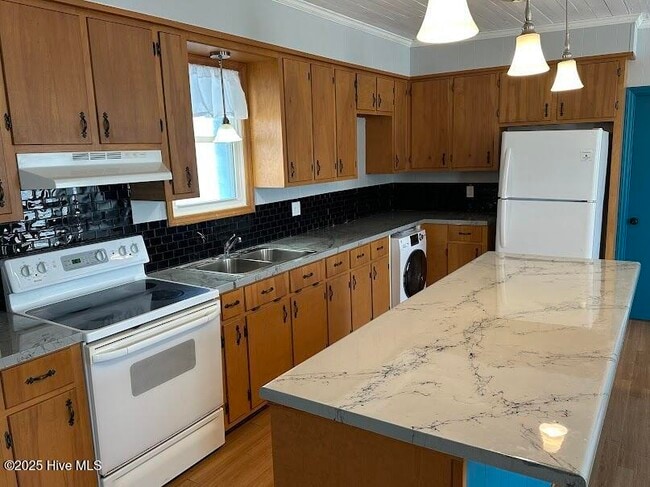Building Photo - 211 Pamlico St Unit C Rental