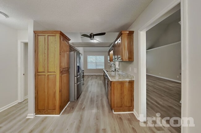 Photo - 1800 University Dr
