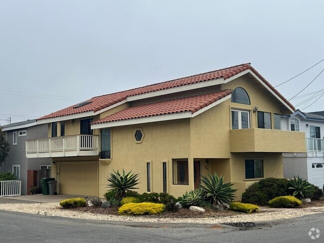 Building Photo - 390 Rennel St Rental