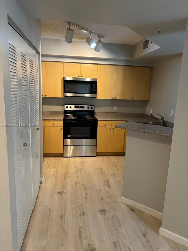 Photo - 1919 Van Buren St Unit 308A