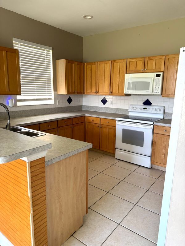 Photo - 286 Justene Cir