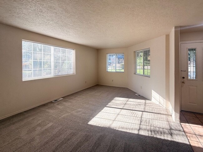 Photo - 3200 Lorian Ln SE