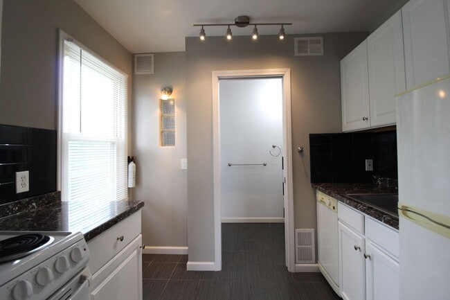 Photo - 1312 W 39th St Unit 1312 W 39TH ST. # 2